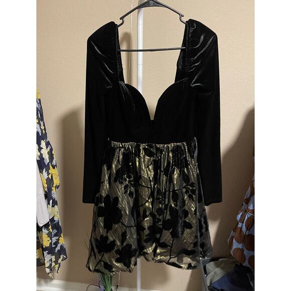 ASHLEY PARK x RTR Encore Velvet Mini Dress - Picture 5 of 6